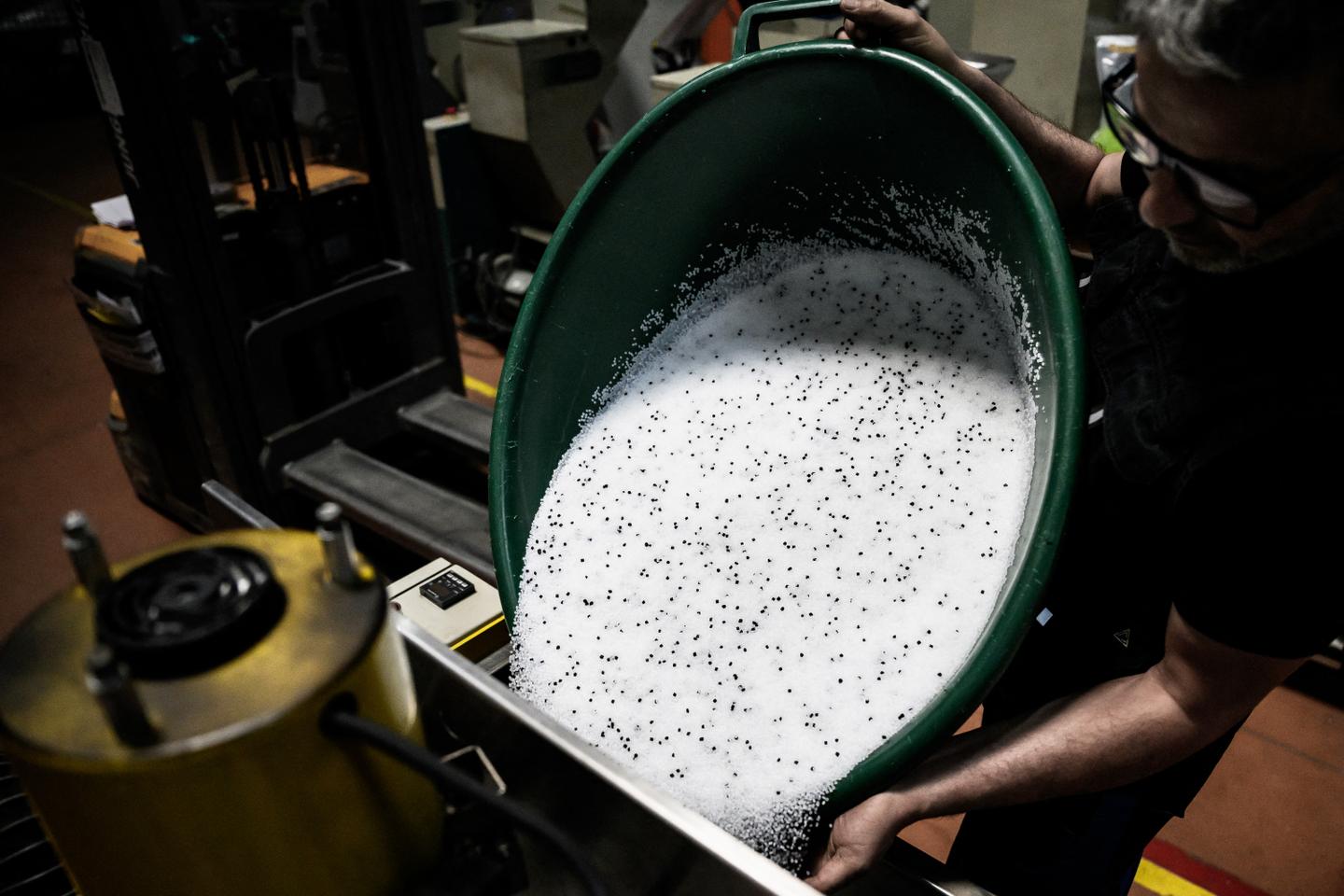 Dans la « vallée du plastique », le conflit au Moyen-Orient dope les prix et complique l’approvisionnement
