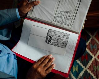 Copie de la carte du combattant de Jean-Paul Coulibaly, dans les archives de son fils, à Alençon, le 29 avril 2026.