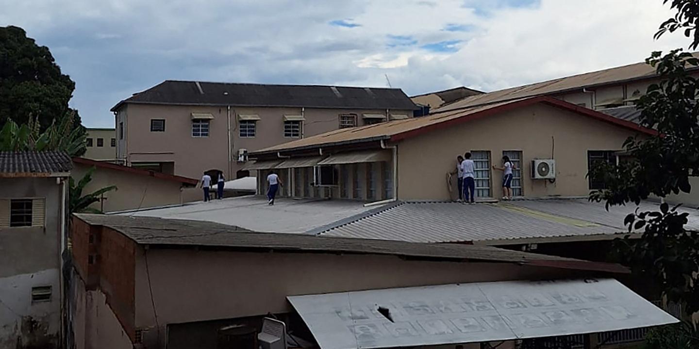 Brésil : un ado ouvre le feu dans son école, deux employées tuées
