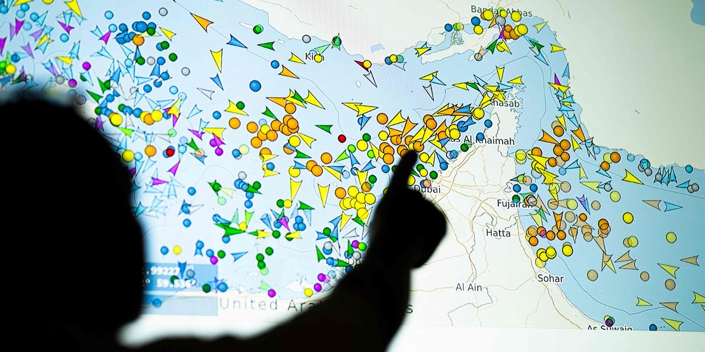 EN DIRECT, guerre au Moyen-Orient : les gardiens de la révolution promettent une « riposte ferme » aux navires tentant de franchir le détroit d’Ormuz autrement que par leur trajet