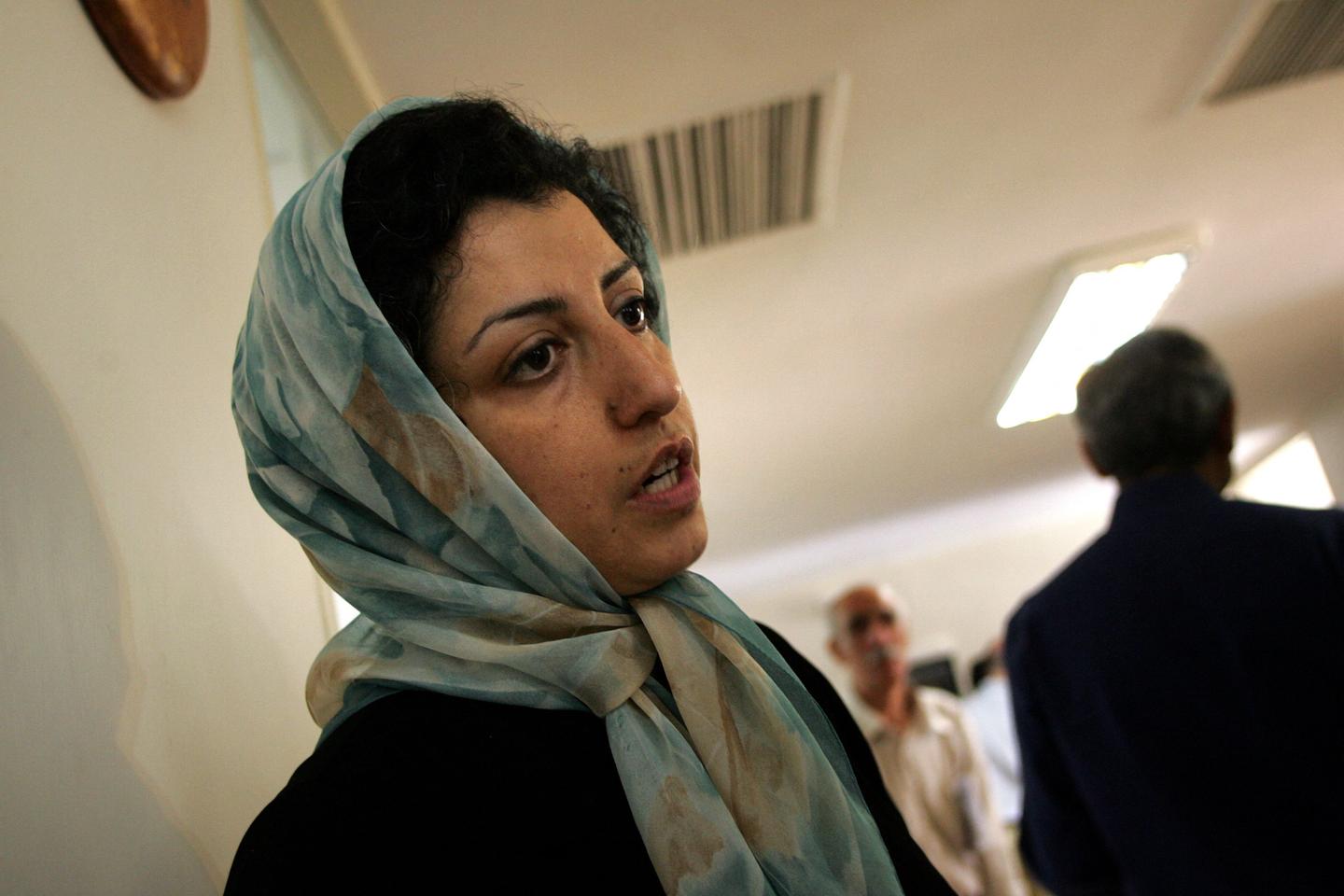 La lauréate iranienne du prix, Nobel Narges Mohammadi, a été libérée sous caution pour être soignée à Téhéran, annonce sa fondation