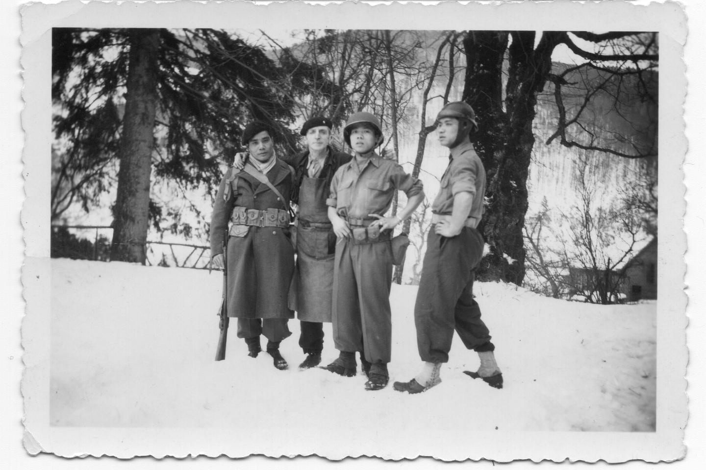 « Je le fais pour moi et pour sa mémoire » : des Français métis, fils de soldats coloniaux, entretiennent le souvenir de leurs pères