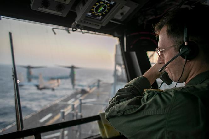 Un officier de la marine américaine à bord de l’« USS Tripoli » lors de l’opération « Projet liberté » dans le détroit d’Ormuz. (Image mise à disposition par l’armée américaine le 5 mai 2026.)