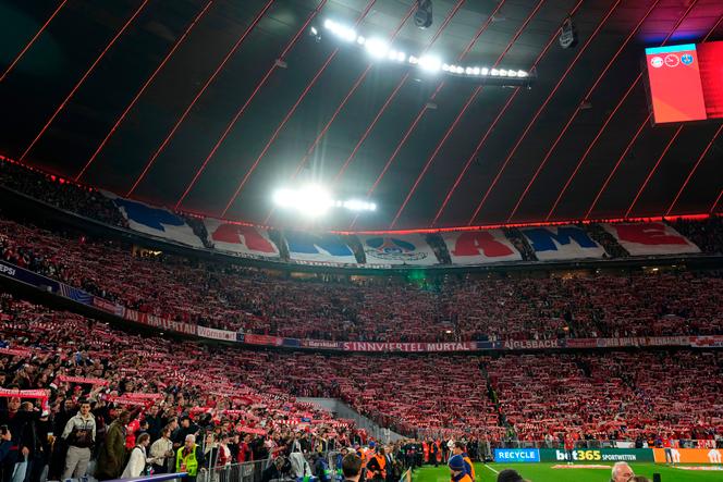 El partido de fútbol disputado sobre el césped también encontró eco en las gradas del Allianz Arena de Múnich, el 6 de mayo de 2026, donde más de 3.000 aficionados parisinos apoyaron a su equipo, frente a 72.000 aficionados locales, en un ambiente realmente animado. 
