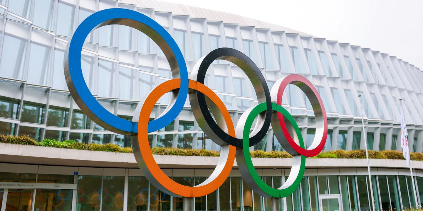 CIO lève restrictions pour sportifs biélorusses, maintient pour Russes