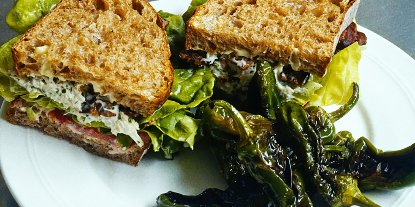 Sandwich au crabe, mayo et bacon : la recette de Jesse Jenkins
