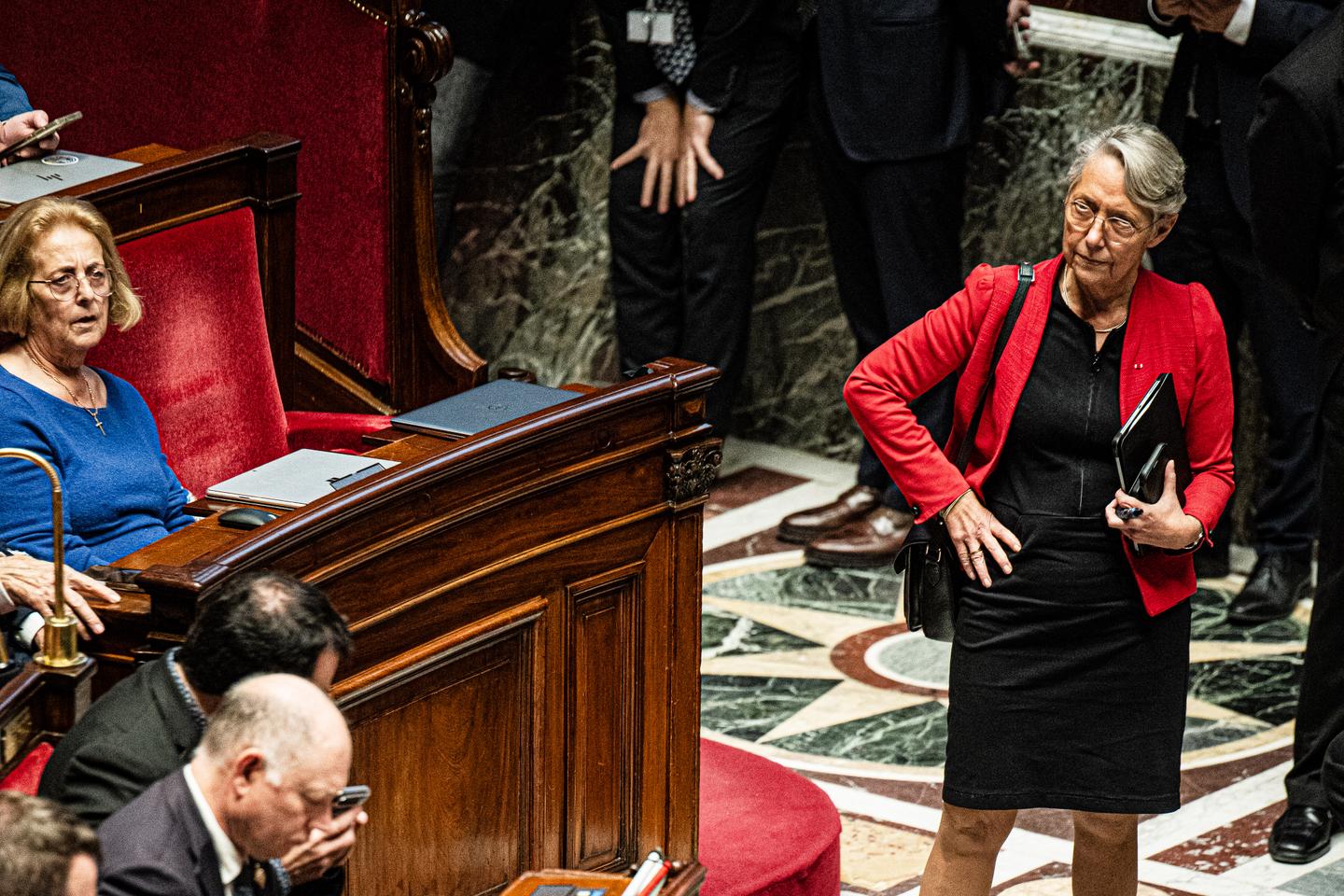 Elisabeth Borne abandona la dirección de Renaissance y critica un debate público saturado de ideas populistas y simplistas