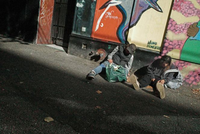 Des toxicomanes à Vancouver, en Colombie-Britannique, au  Canada, le 19 septembre 2025.