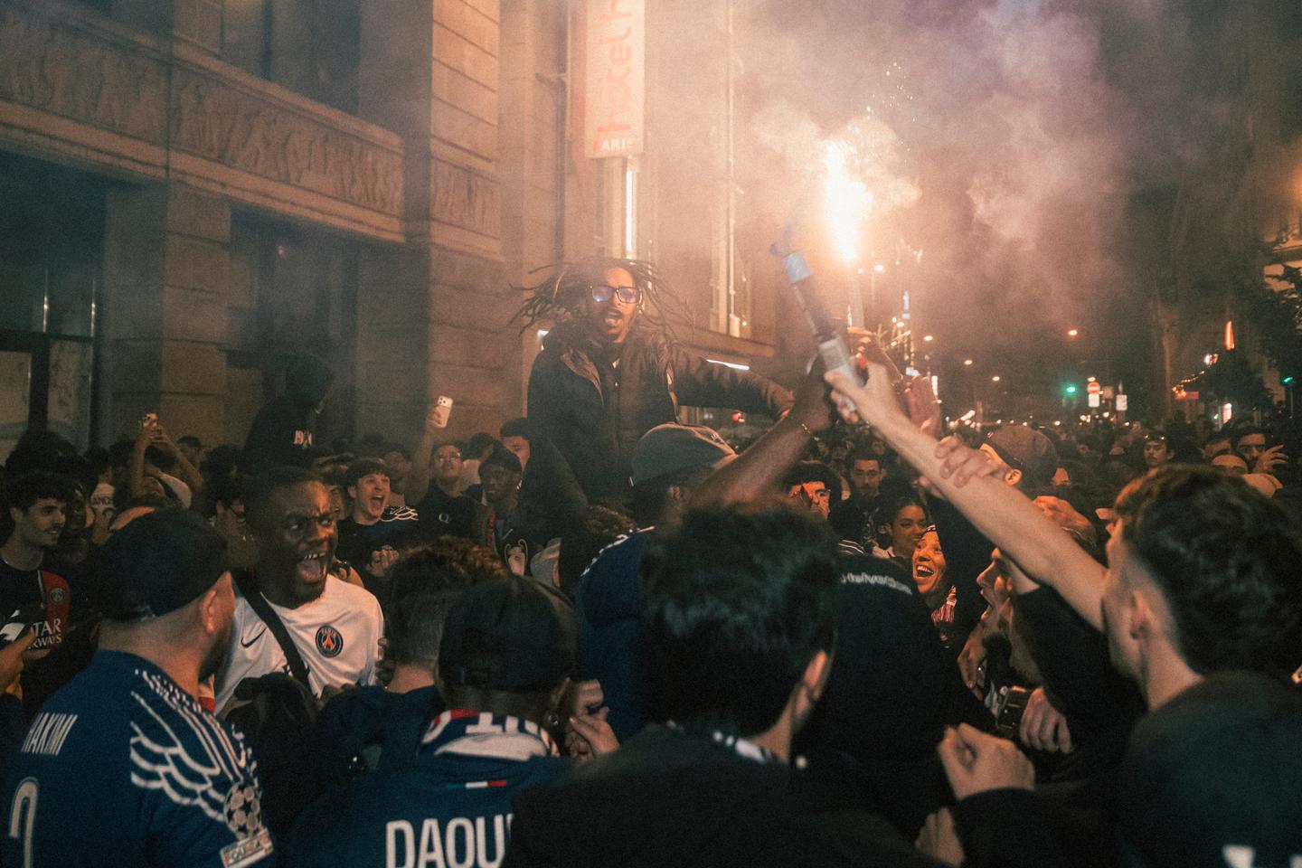 « On a l’impression d’être intouchables » : les supporteurs parisiens extatiques après la qualification du PSG en finale de la Ligue des champions