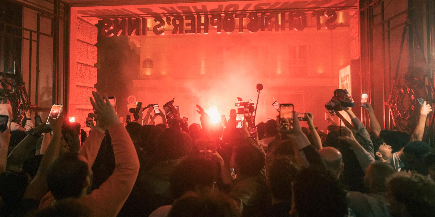 Ligue des champions: joie et débordements à Paris après la victoire du PSG