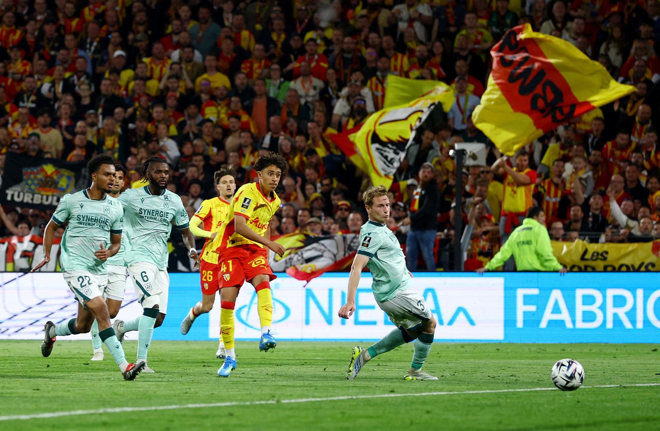 Nantes relégué en Ligue 2 après sa défaite contre Lens