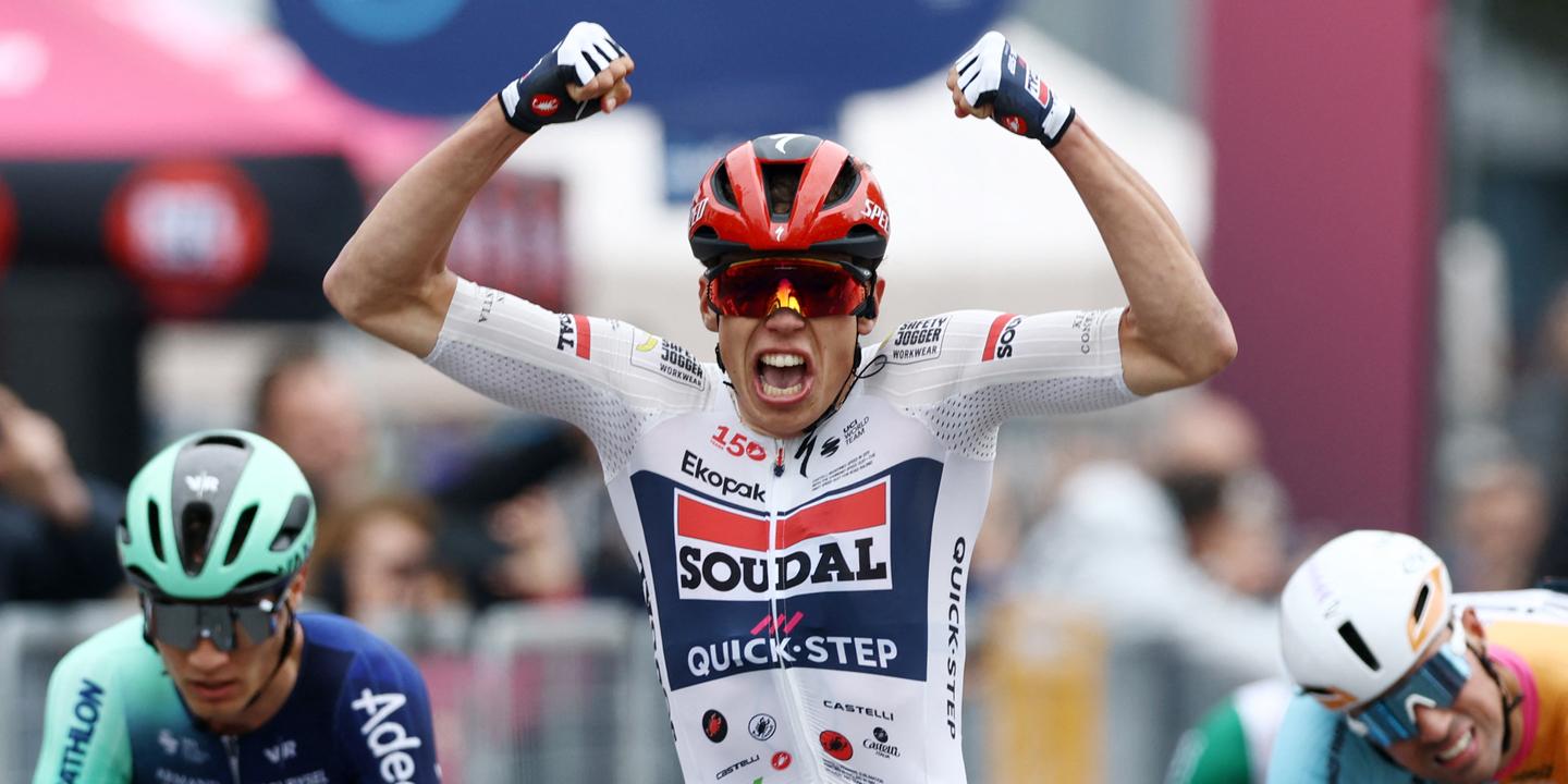 Paul Magnier remporte la première étape du Tour d'Italie et endosse le maillot rose