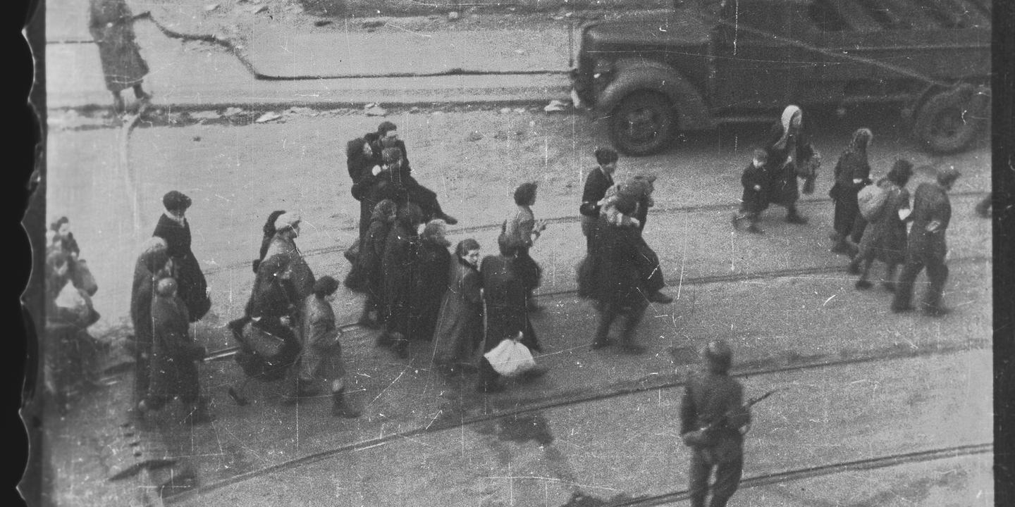 33 photos du ghetto de Varsovie découvertes sur Canal+