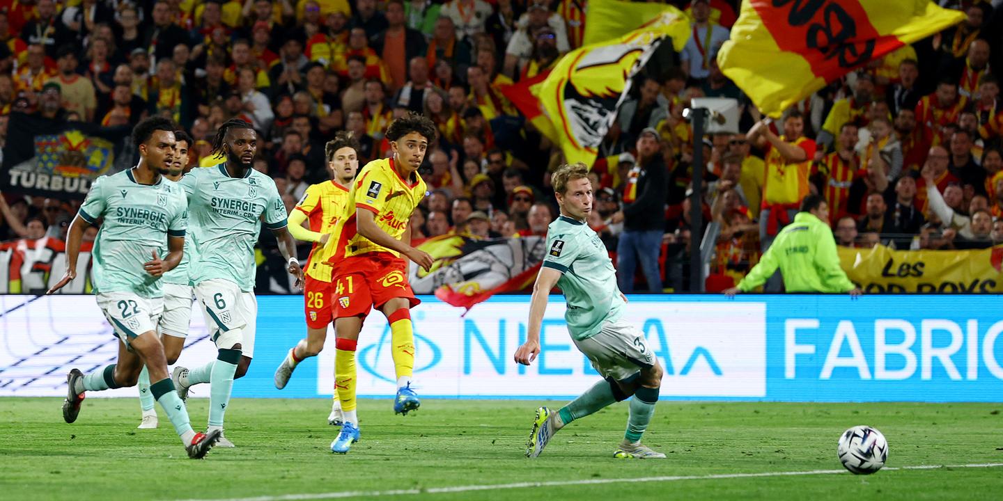 Nantes relégué en Ligue 2 après sa défaite contre Lens