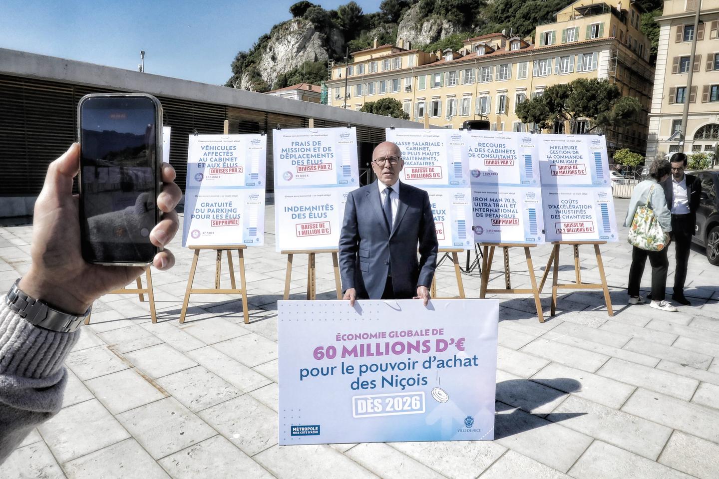 A Nice, l’allié du RN Eric Ciotti met en scène baisses d’impôts locaux et coupes budgétaires