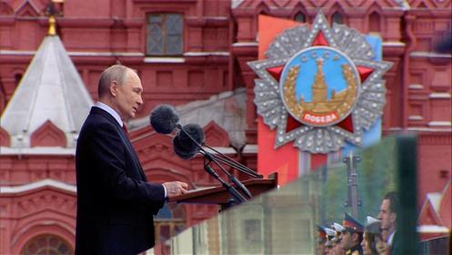 Vladimir Poutine prononce un discours lors du défilé militaire du Jour de la Victoire, marquant le 81ᵉ anniversaire de la victoire sur l’Allemagne nazie.