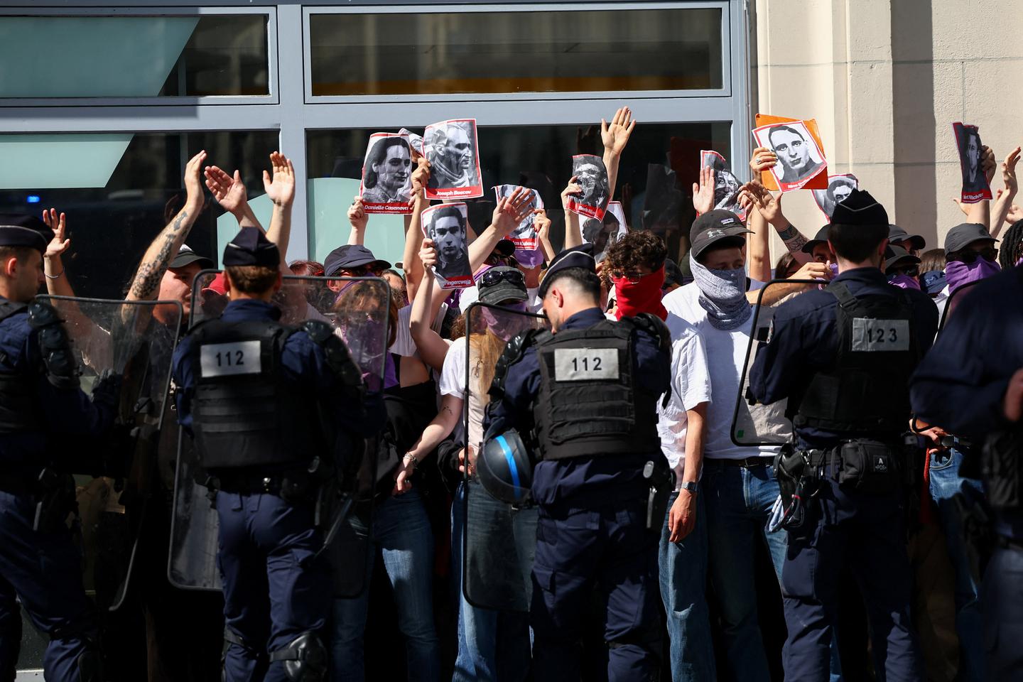39 in custody in Paris over banned far-right and antifascist marches