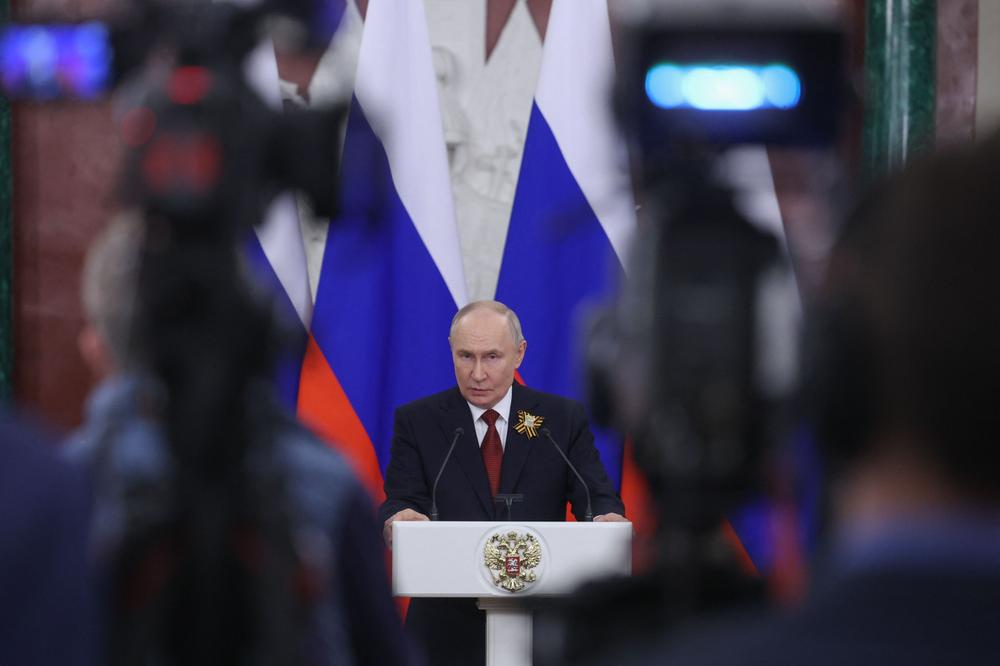 Vladimir Poutine, lors d’un discours au Kremlin, à Moscou, le 9 mai 2026. - MAXIM SHIPENKOV/AFP
