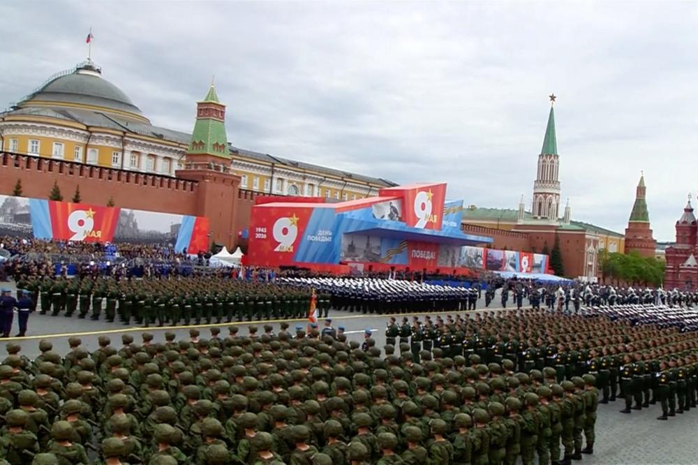 Des militaires russes participent à un défilé militaire sur la place Rouge, au centre de Moscou, le 9 mai 2026, à l’occasion du Jour de la victoire. - KREMLIN.RU / VIA REUTERS