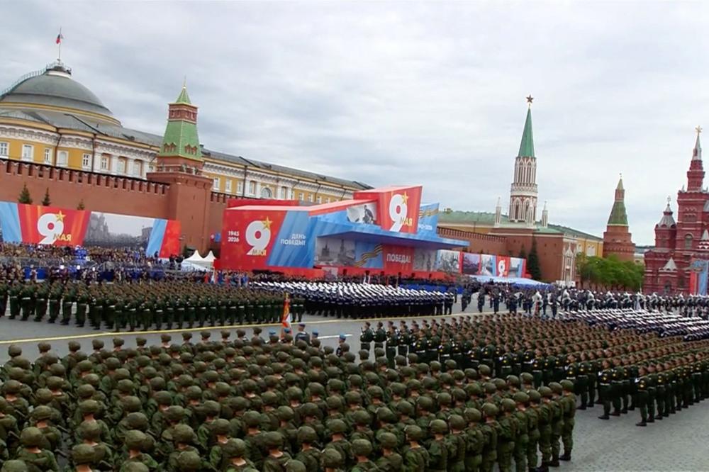 Des militaires russes participent à un défilé militaire sur la place Rouge, au centre de Moscou, le 9 mai 2026, à l’occasion du Jour de la Victoire - KREMLIN.RU / VIA REUTERS