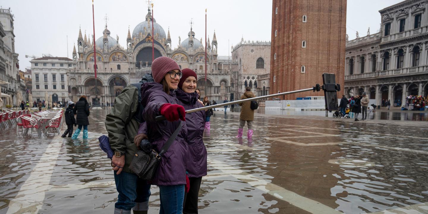 Venise menacée par marées et tourisme de masse, alerte Scurati