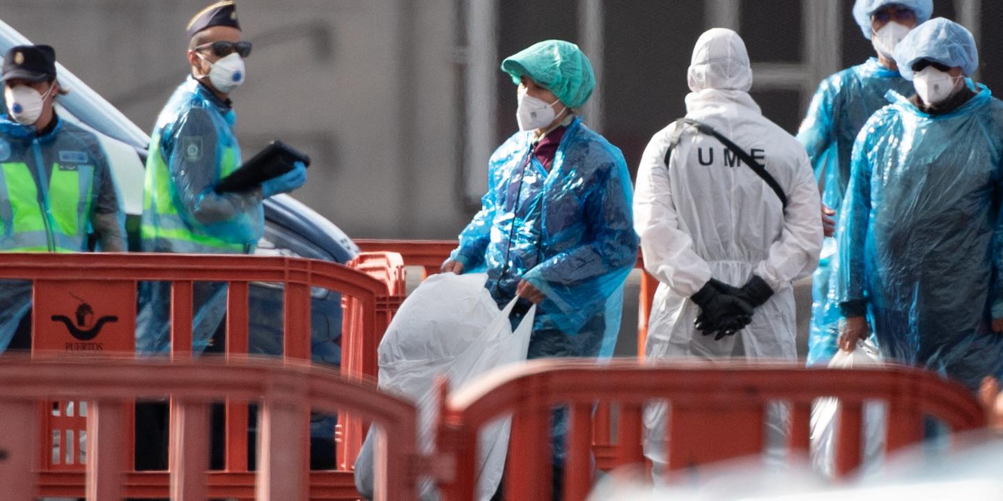 Hantavirus : arrivée des passagers du MV Hondius en images