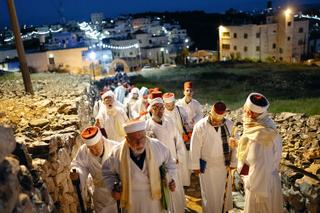 Le 7 mai 2026, sept jours après Pâques, les hommes samaritains effectuent un pèlerinage en gravissant leur lieu saint, le mont Garizim, au sud de Naplouse.