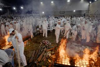 Pour Pâques, les samaritains sacrifient des agneaux pour remercier Dieu, à Kiryat Luza, le 30 avril 2026.
