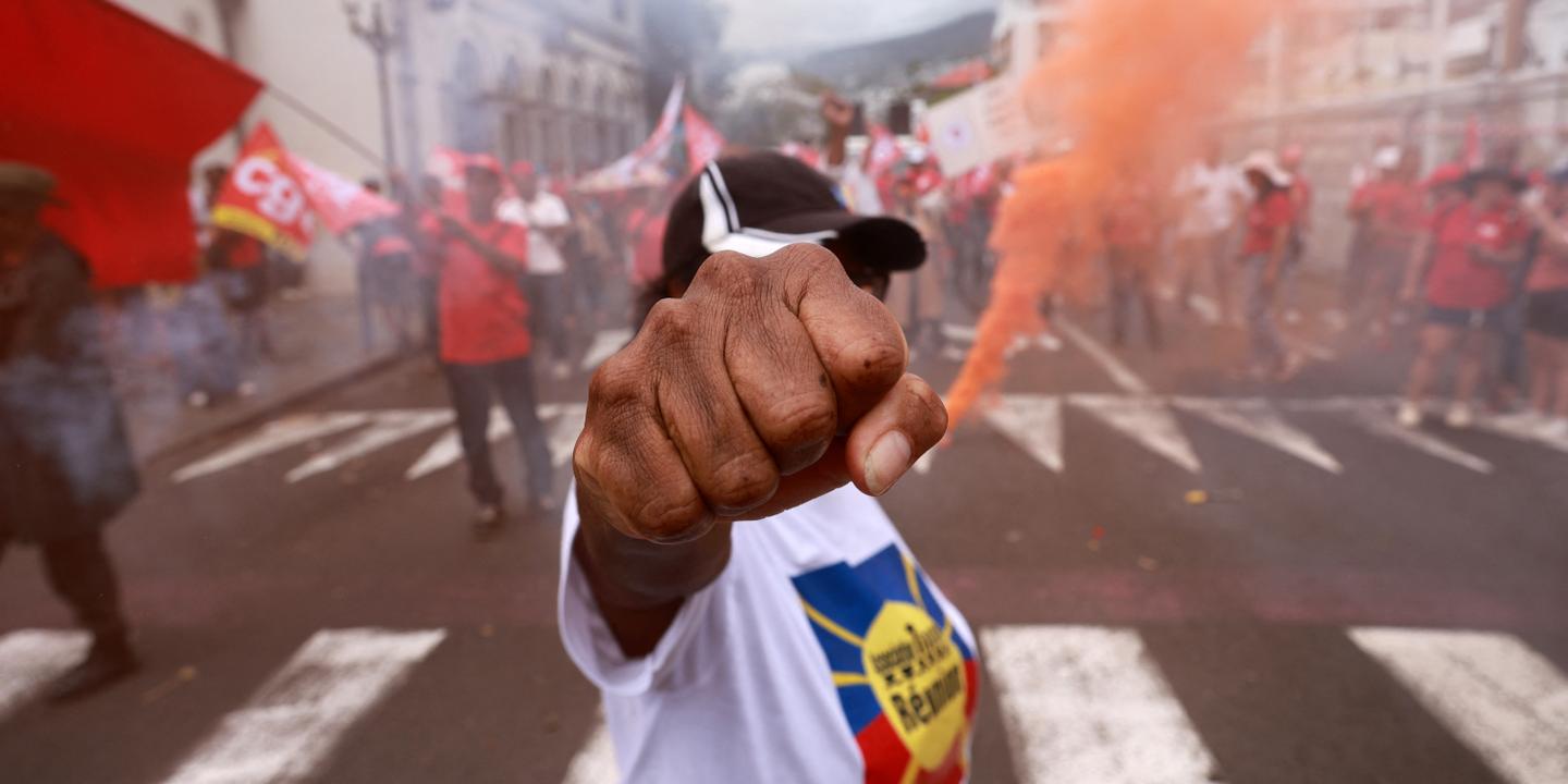 À La Réunion, la baisse des contrats aidés suscite la colère des maires