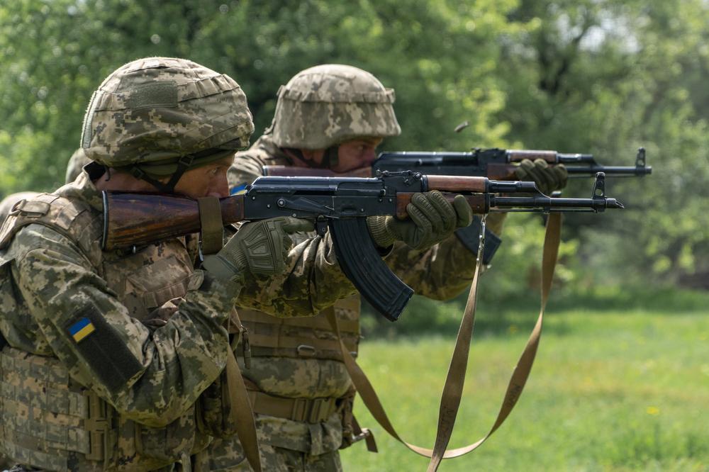 Des soldats de la 58ᵉ brigade mécanisée ukrainienne à l’entraînement dans l’oblast de Kharkiv (Ukraine), le 12 mai 2026. - ANDRII MARIENKO/AP