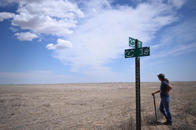 Une agricultrice devant l’une de ses parcelles, à Campo, au Colorado, le 9 mai 2026, alors que sévit la pire sécheresse de l’histoire de l’Etat.