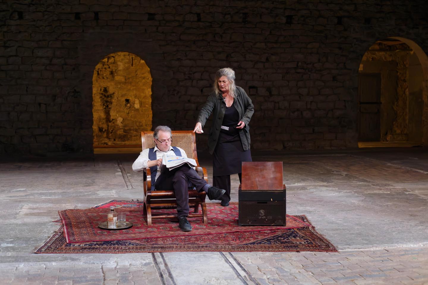 Au Théâtre de l’Epée de bois, à Paris, Bernard Sobel met en scène un déluge d’aigreur avec « Le Récit de la servante Zerline »