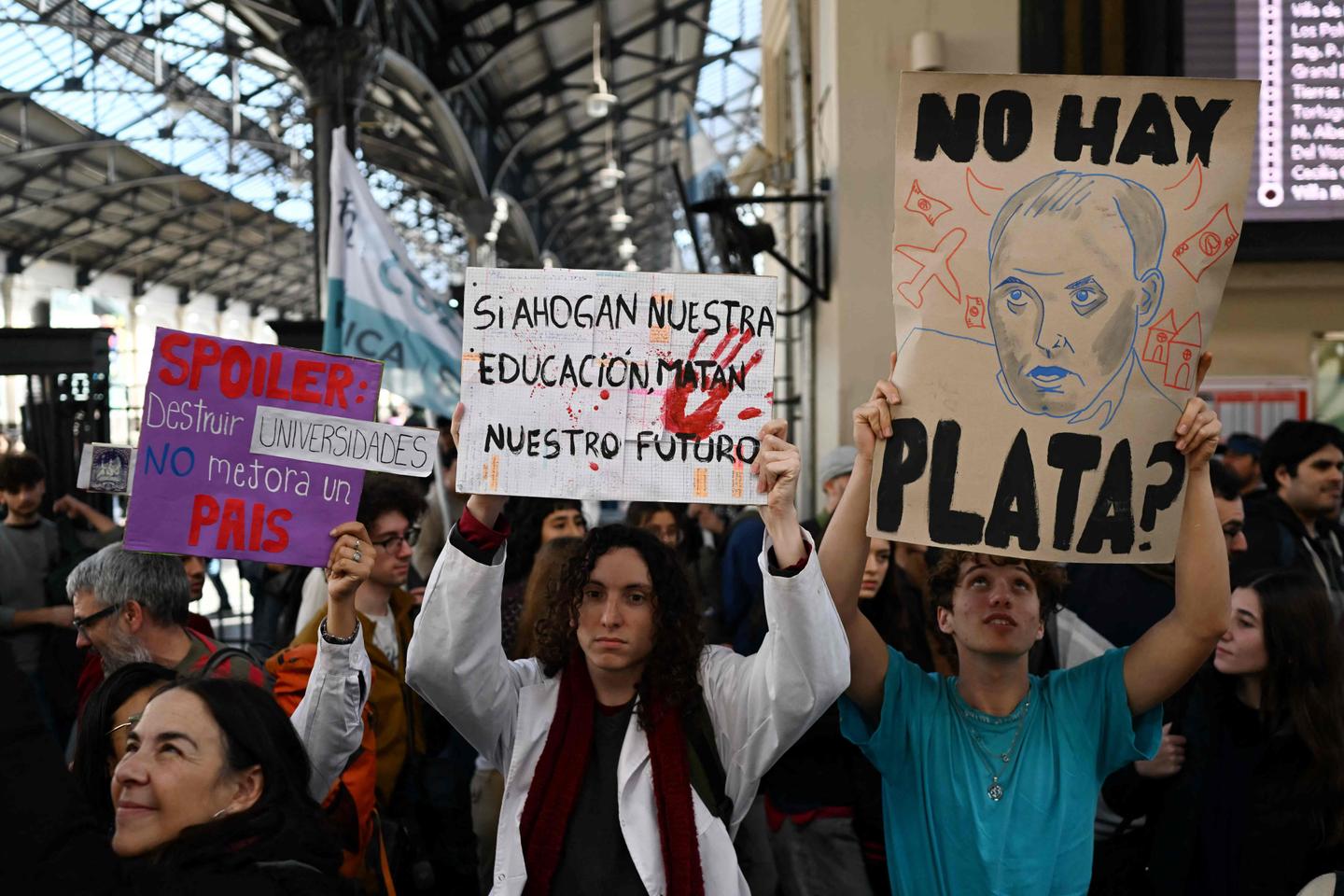 En Argentine, des dizaines de milliers de personnes manifestent contre les coupes budgétaires visant l’université publique