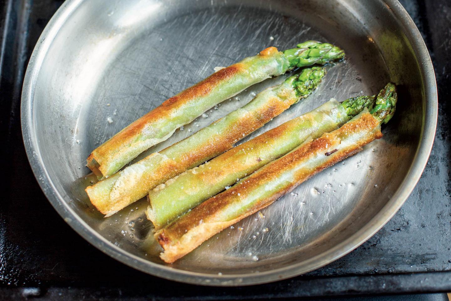 Les asperges ramènent leur fraise ! Trois recettes de saison qui font le printemps
