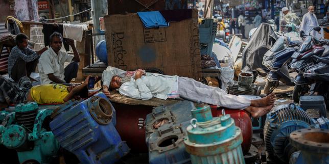 « Tout mon corps me fait mal » : à Delhi, le calvaire des travailleurs sous 43 °C