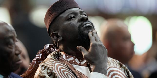 En Guinée, Mamadi Doumbouya, un président absent, 