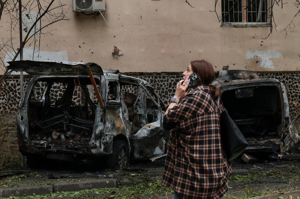 Sur le site d’un immeuble touché par une frappe de drone russe, à Odessa (Ukraine), le 13 mai 2026. - NINA LIASHONOK/REUTERS