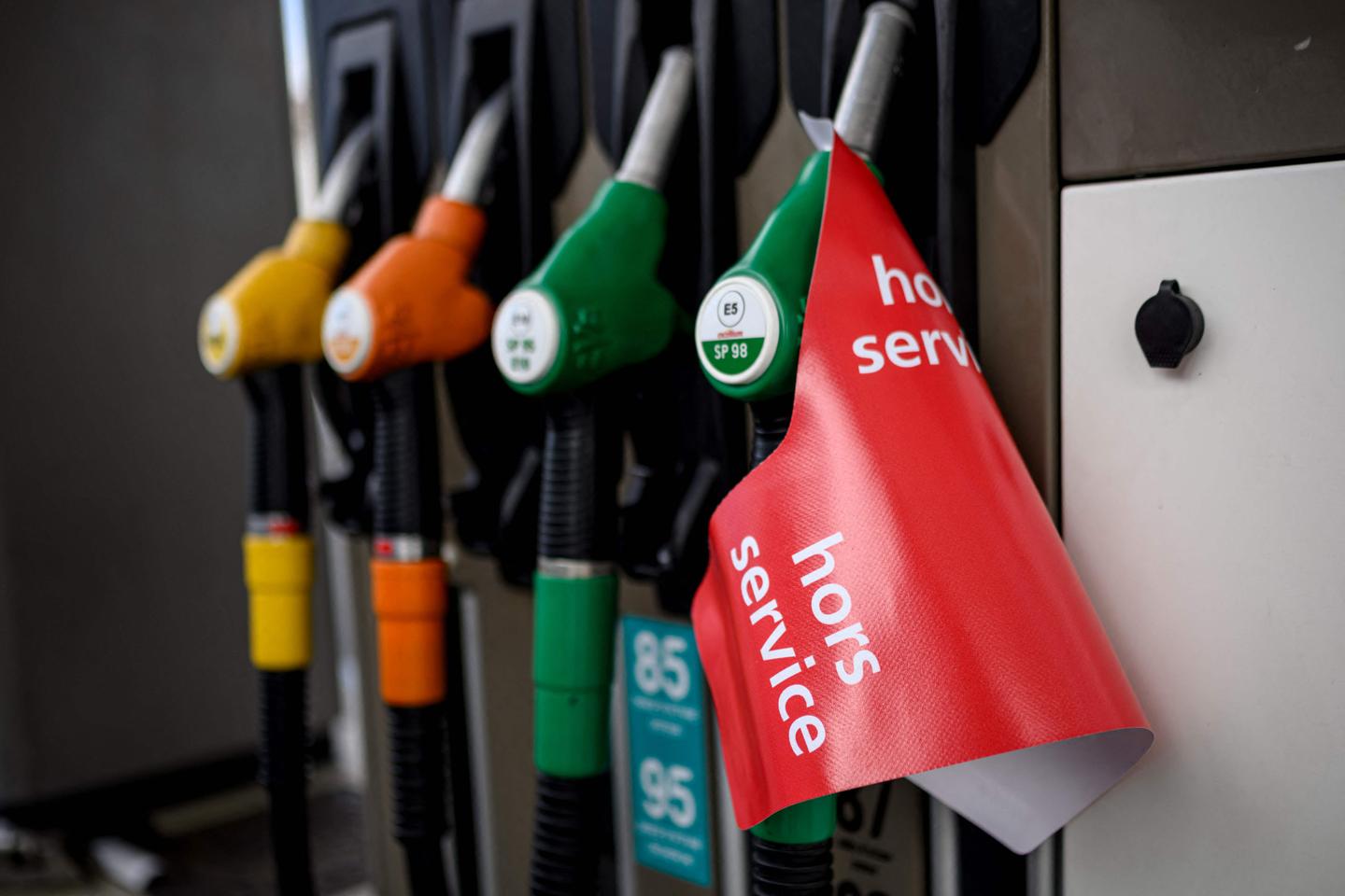 Carburant : les camions-citernes autorisés à circuler ce week-end pour desservir toutes les stations-service