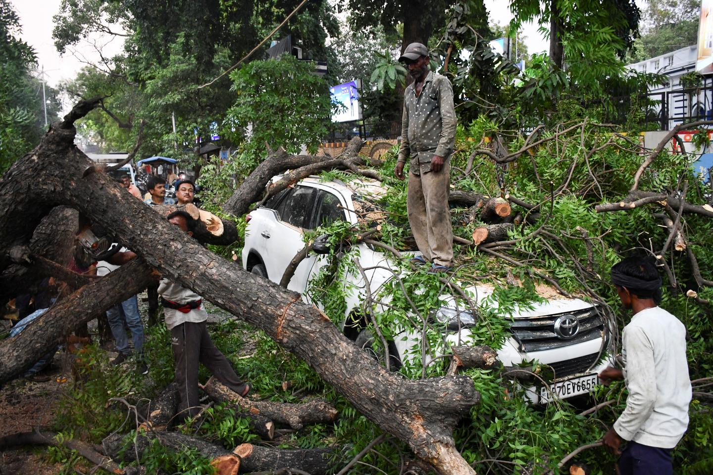 En Inde, le bilan des violents orages dans l’Uttar Pradesh s’élève à 111 morts
