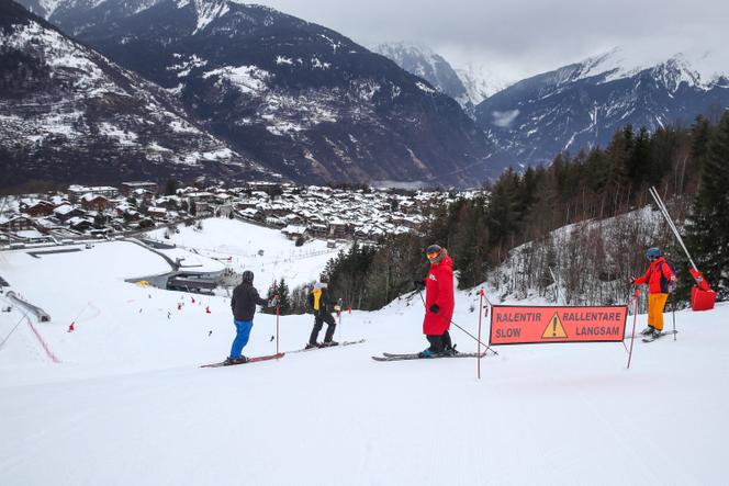 Inauguration de la piste de l’Eclipse, aménagée pour les Championnats du monde 2023 de Courchevel-Méribel (Savoie), le 17 février 2022. La retenue d’eau de la Loze conserve de quoi enneiger artificiellement les 3,2 kilomètres de cette piste.