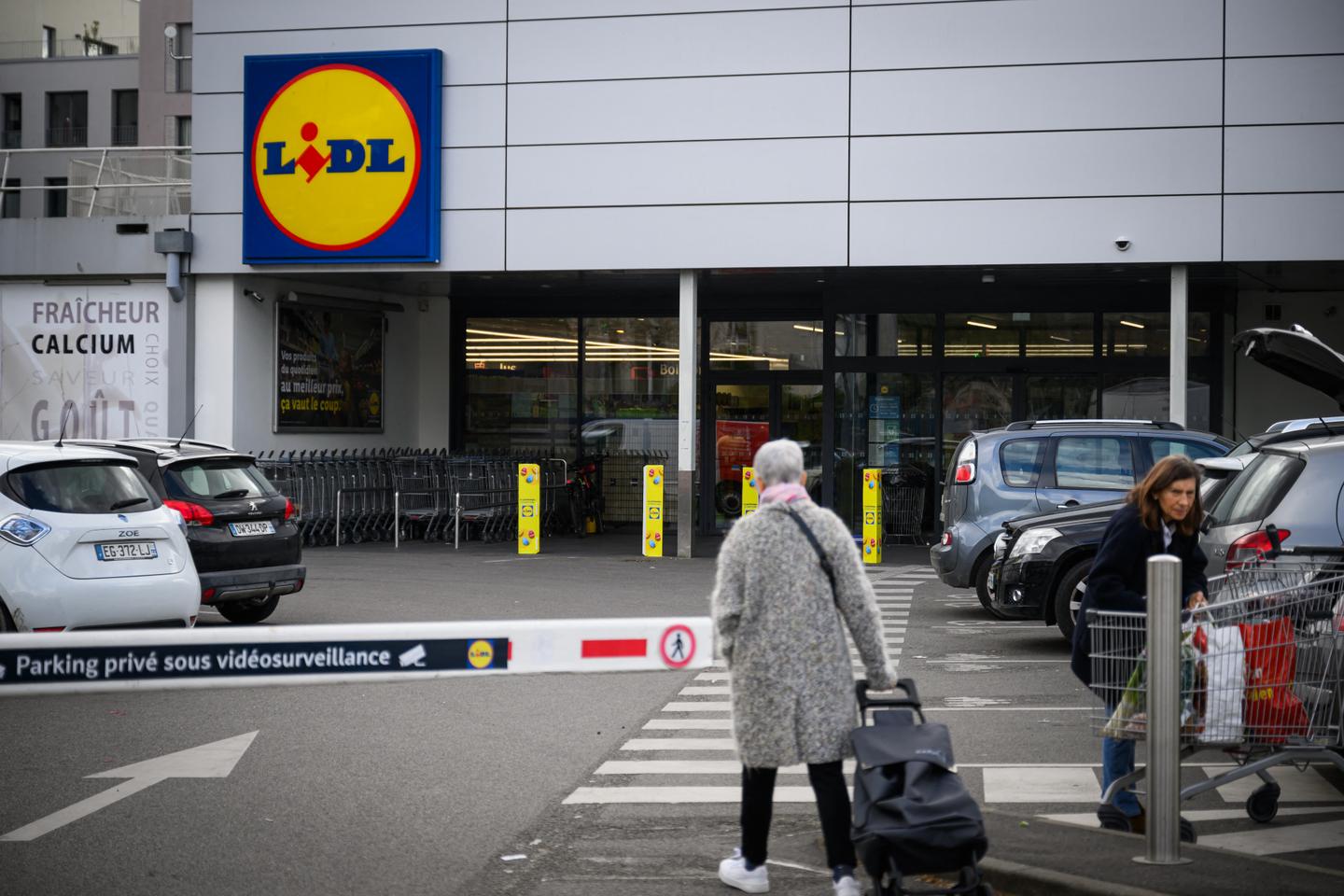 L’irrésistible vague du discount en France, des zones commerciales périurbaines au centre de Paris