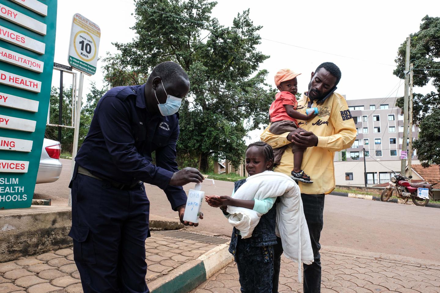 Epidémie de fièvre d’Ebola : 88 morts en République démocratique du Congo et un mort en Ouganda, l’OMS déclare une « urgence de santé internationale »