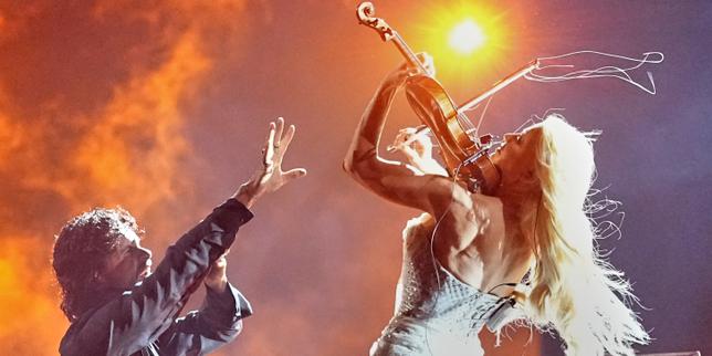 Eurovision final kicks off with Viennese grandeur
