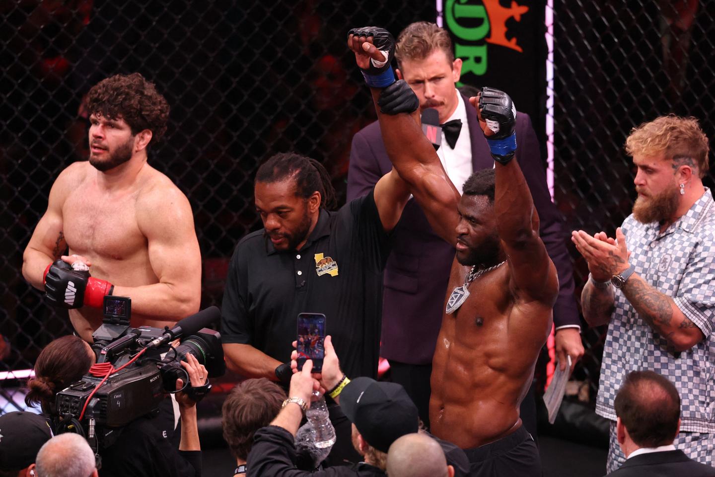 MMA : Francis Ngannou et Salahdine Parnasse vainqueurs expéditifs de leur combat à Los Angeles