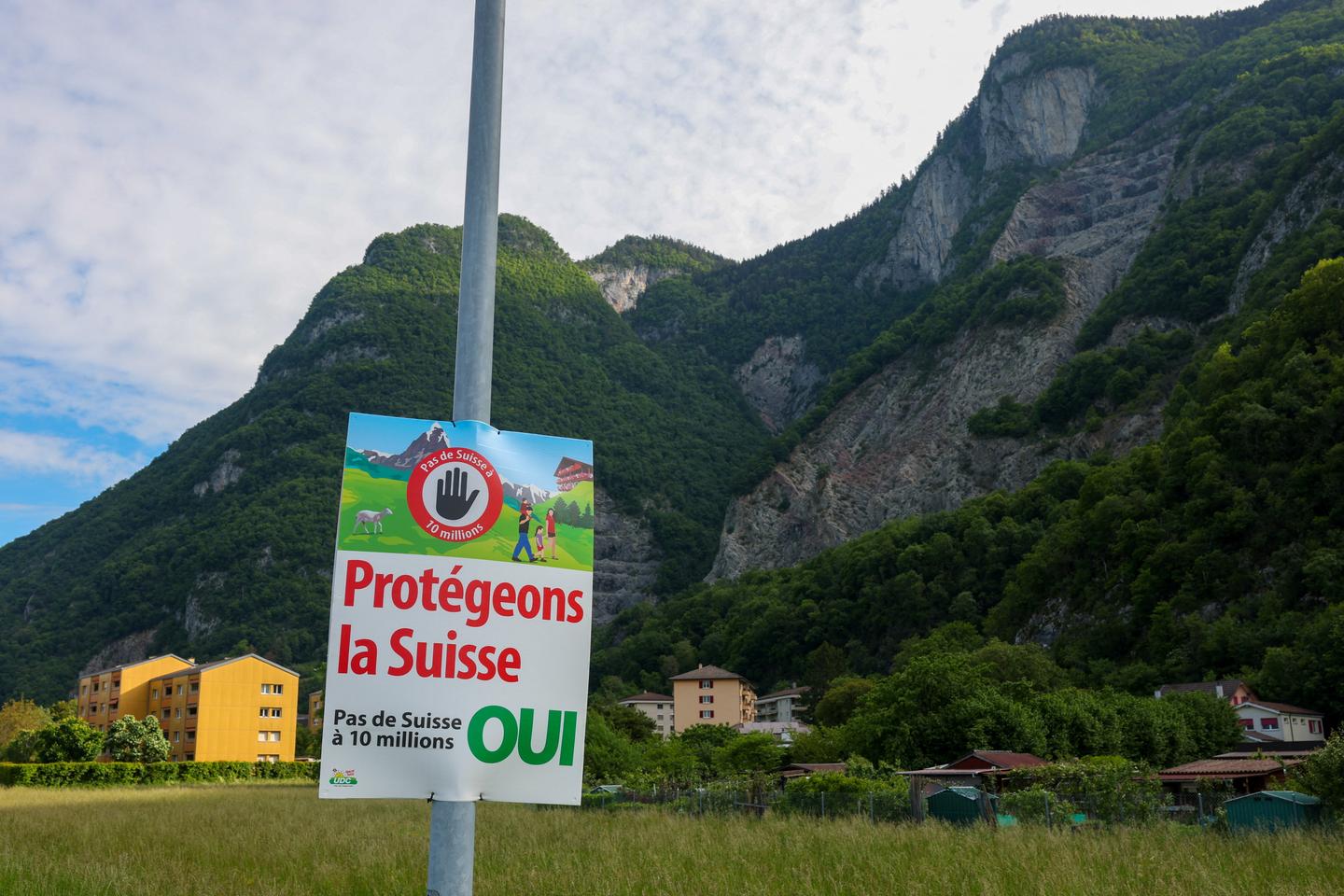 La Suisse pourrait devenir le premier pays au monde à fixer un plafond — free download