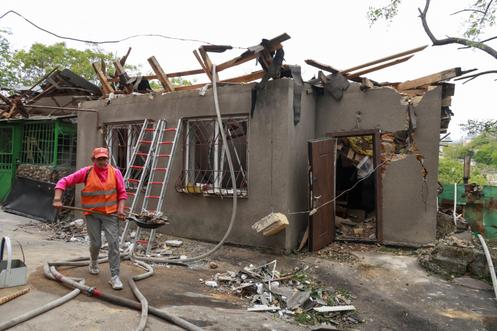 Un bâtiment endommagé par des frappes de drones russes à Odessa (Ukraine), le 18 mai 2026. 