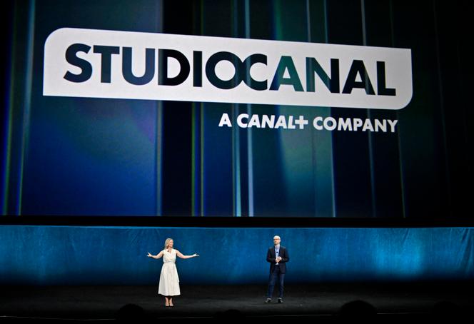 Anna Marsh, présidente de StudioCanal, et Hugh Spearing, vice-président exécutif du marketing et de la distribution mondiale, lors de CinemaCon 2026, à Las Vegas (Californie), le 13 avril 2026.