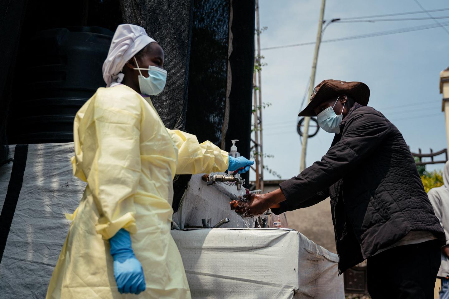 Virus Ebola : les Etats-Unis vont soumettre les voyageurs aériens en provenance des zones touchées à un dépistage à la frontière