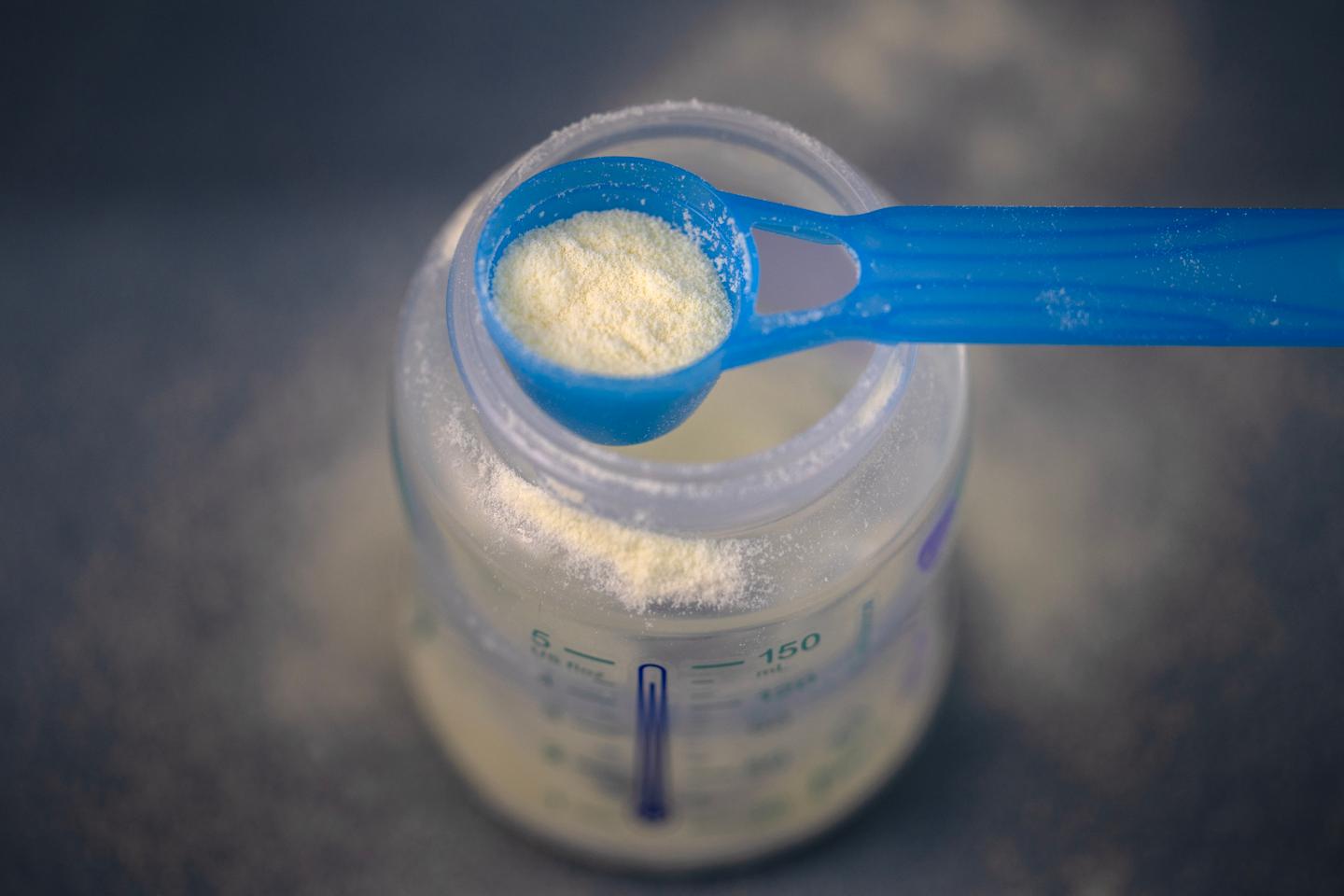 Laits infantiles contaminés : un rapport parlementaire épingle les défaillances des industriels et des autorités