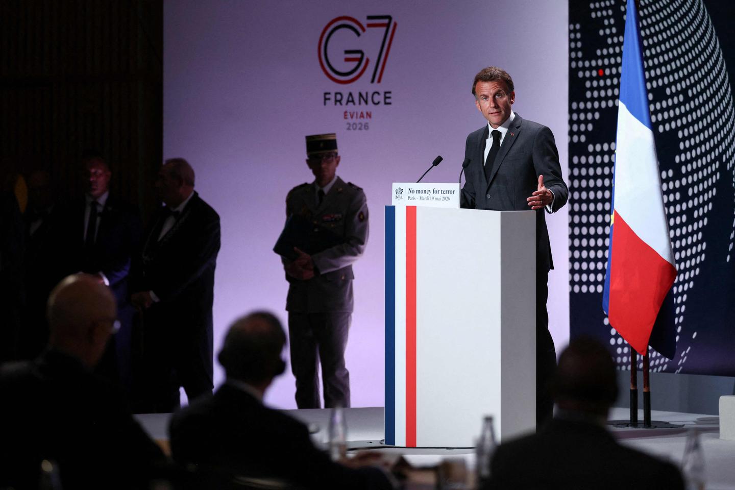 Emmanuel Macron appelle à réguler les cryptomonnaies, afin de ne pas se rendre « complices d’activités terroristes » ou « de criminalités organisées »